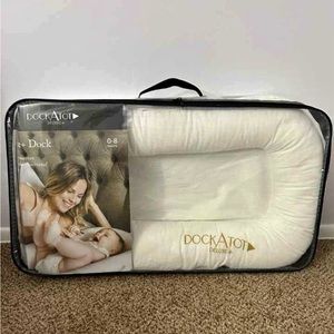 Dockatot deluxe - like new